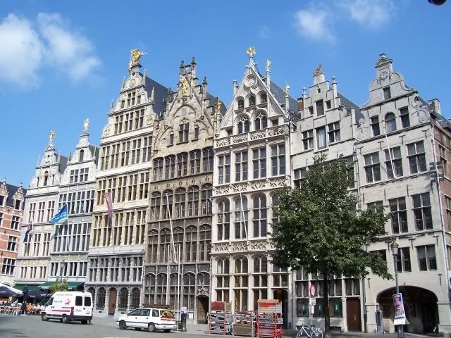 http://i108.photobucket.com/albums/n15/vlmflyer/antwerp_markt_02.jpg