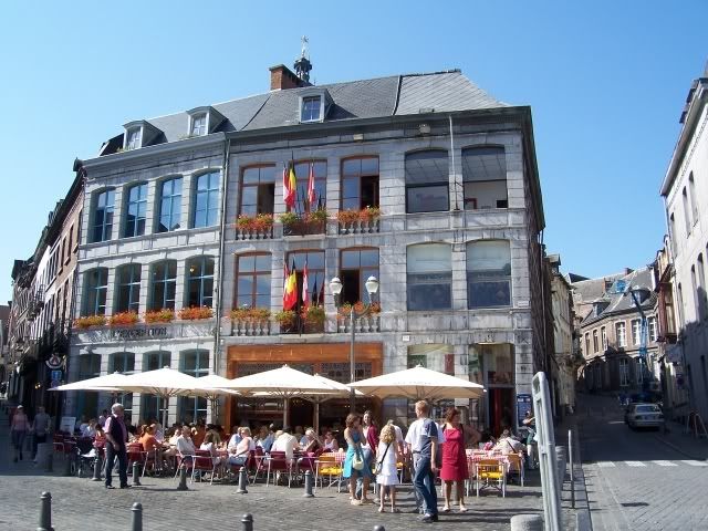 http://i108.photobucket.com/albums/n15/vlmflyer/mons_markt_05.jpg