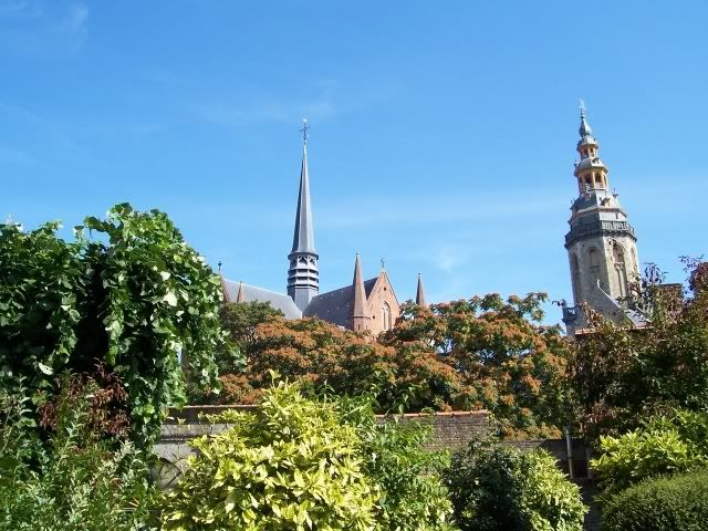 http://i108.photobucket.com/albums/n15/vlmflyer/veurne_from_park_02.jpg