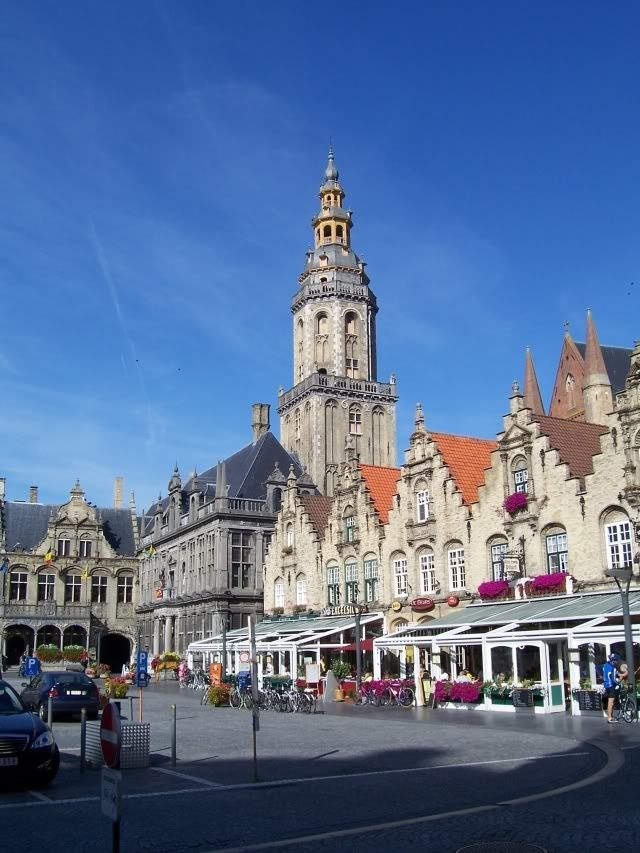 http://i108.photobucket.com/albums/n15/vlmflyer/veurne_markt.jpg