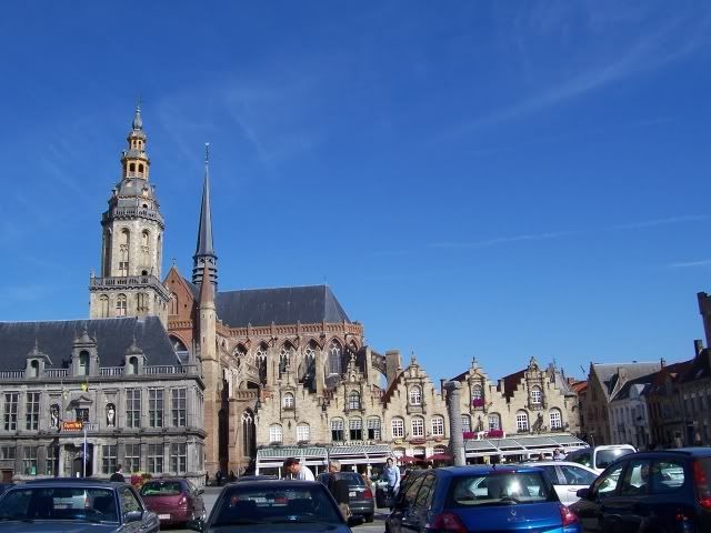 http://i108.photobucket.com/albums/n15/vlmflyer/veurne_markt_05.jpg