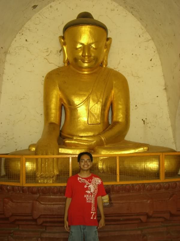 Buddha in Thatbyinnyu Paya