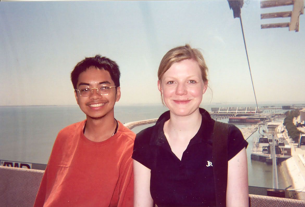 On a sky car in Parque das Nacoes with Laura from Germany