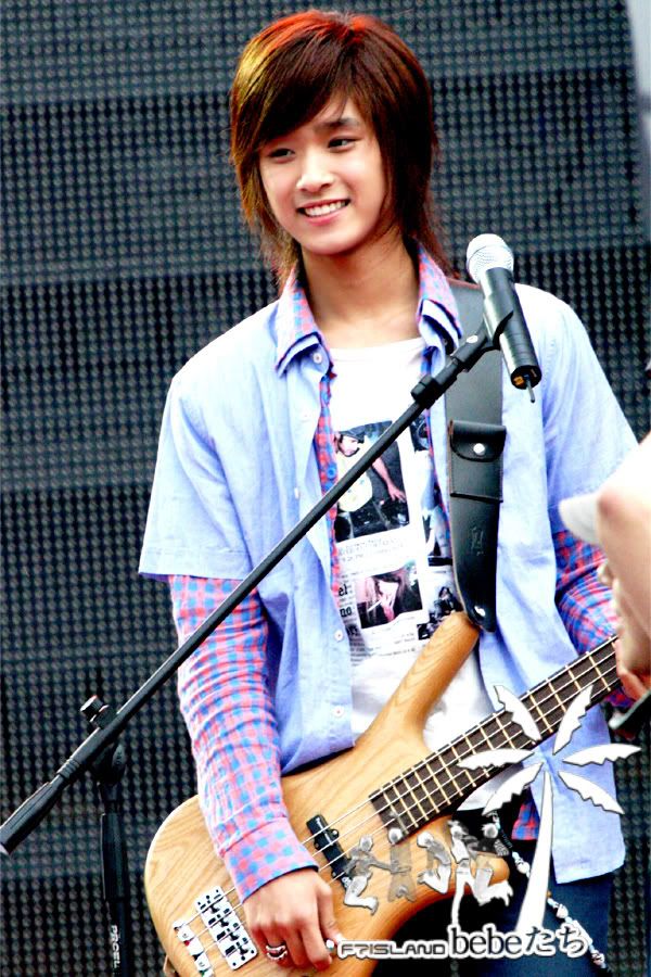 rehearsalatshowtank04bu9