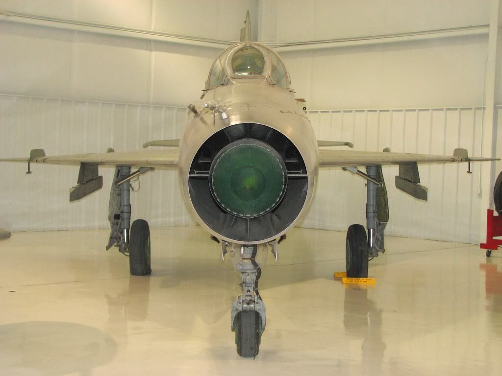 http://i108.photobucket.com/albums/n25/AlphaChi1989/Aviation2/MiG21001.jpg