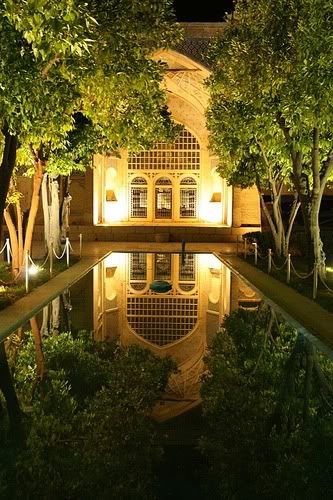 Elegant Garden Torches by outdoor-lightszone.com Elegant Garden Torches by outdoor-lightszone.com