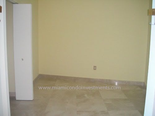 900 Biscayne Bay den