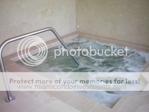 900 Biscayne Bay spa hot tub