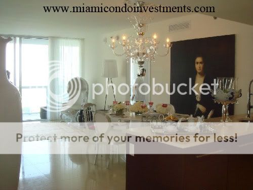 Icon Brickell kitchen and dining room