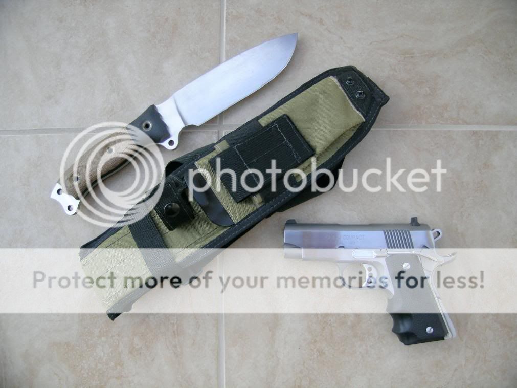 Colorcoordinated gun/knife combo pics